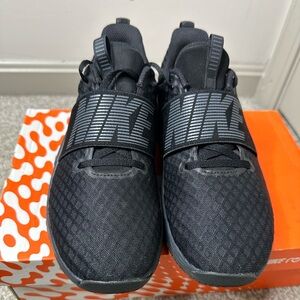 Women’s NIKE RENEW IN-SEASON TR9
Color Black size 8 US